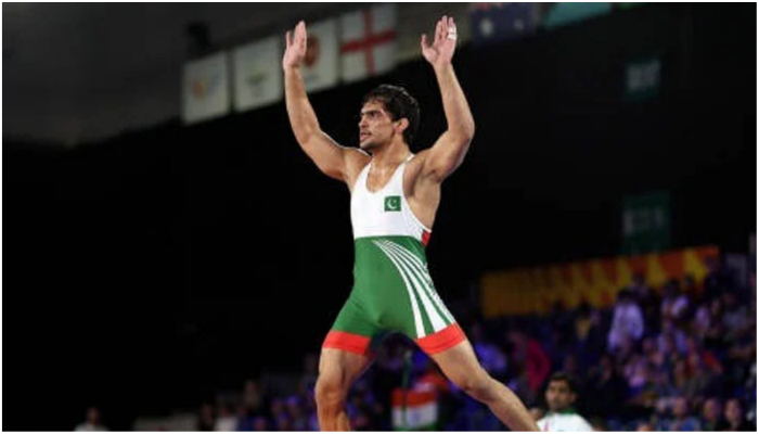 Pakistani athlete Inayat Ullah locked horns with Scotlands Ross Connelly for the Bronze medal. — Commonwealth Games 2022