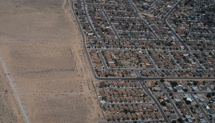 Houses reach the edge of the desert on the outskirts of Albuquerque, New Mexico, U.S., July 5, 2018. Photo: Reuters