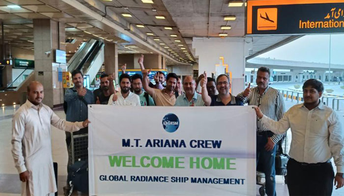 Beberapa ABK Pakistan yang terjebak di kapal Ariana kembali ke rumah