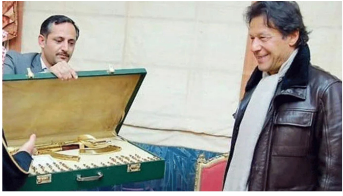 Former Prime Minister Imran Khan receiveda golden AK-47, priced at Rs600,000, fromPrince Fahad bin Sultan bin Abdul Aziz in 2019. — Twitter/ File