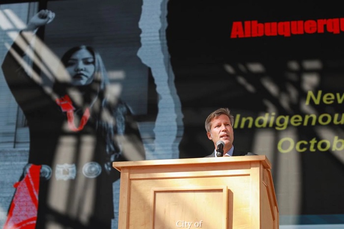 Mayor of Albuquerque Tim Keller speaks to the public during an event to mark Indigenous Peoples Day in Albuquerque, New Mexico, U.S., October 11, 2021. Photo: Reuters