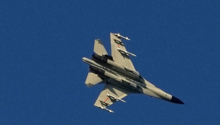 A Chinese Peoples Liberation Army (PLA) aircraft flies over the 68-nautical-mile scenic spot, one of mainland Chinas closest points to the island of Taiwan, in Pingtan island, Fujian province, China August 5, 2022. Photo: Reuters