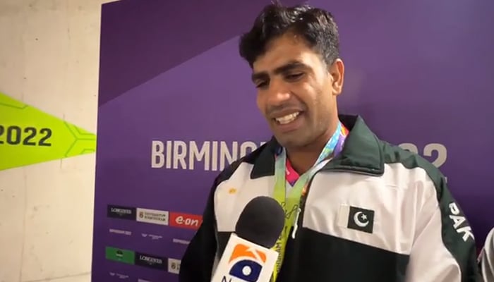 Pakistans Arshad Nadeem speaking to Geo News in Birmingham on August 7, 2022. — Geo News screengrab