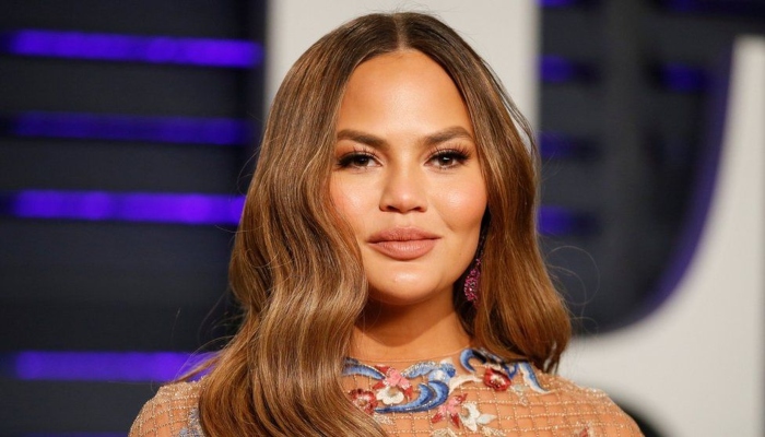 Pregnant Chrissy Teigen gives a shut-up call to trolls who criticized her appearance