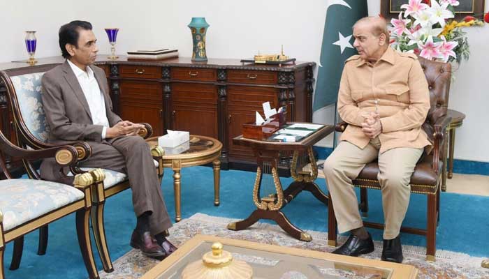 MQM-P Convener Khalid Maqbool Siddiqui calls on Prime Minister Shehbaz Sharif at PM Office. Twitter/ PMO/file