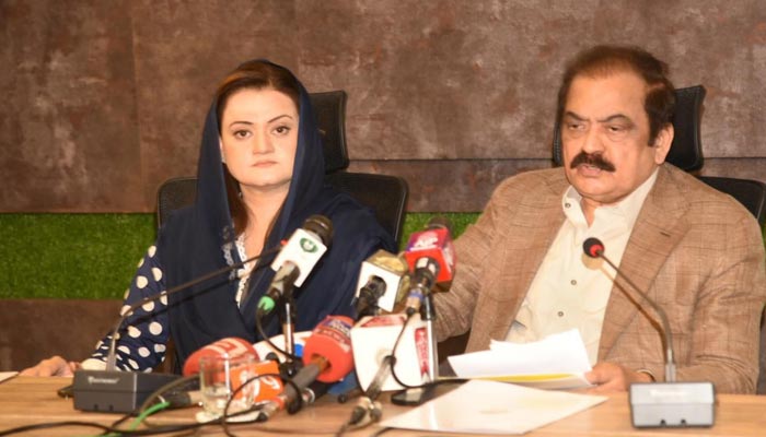 Information Minister Marriyum Aurangzeb (L) and Interior Minister Rana Sanaullah addressing a press conference in Islamabad on August 9, 2022. — PID