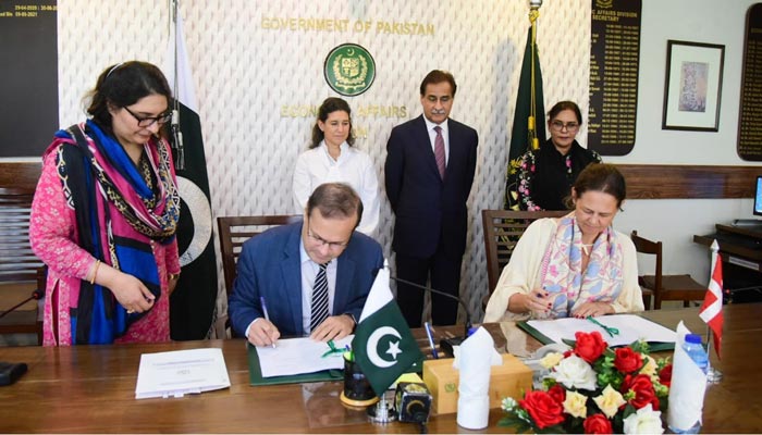 Ministry of Economic Affairs Secretary Muhammad Humair Karim (L) and Ambassador of Denmark to Pakistan Lis Rosenholm signed an inter-government framework agreement between the governments of Pakistan and Denmark on August 10, 2022. Federal Minister for Economic Affairs Sardar Ayaz Sadiq witnesses the signing ceremony. — PID