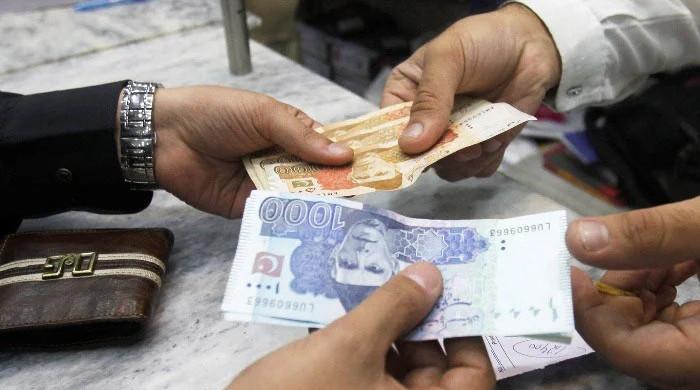 Rupee gains ground against dollar for seventh successive session