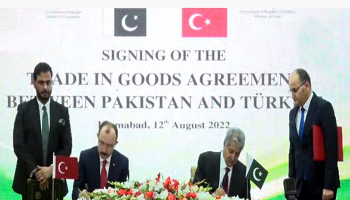 Turkiyes Minister of Trade Dr Mehmet Mus (L) and Minister for Commerce Syed Naveed Qamar sign preferential trade agreement in Islamabad on August 12, 2022. — Radio Pakistan