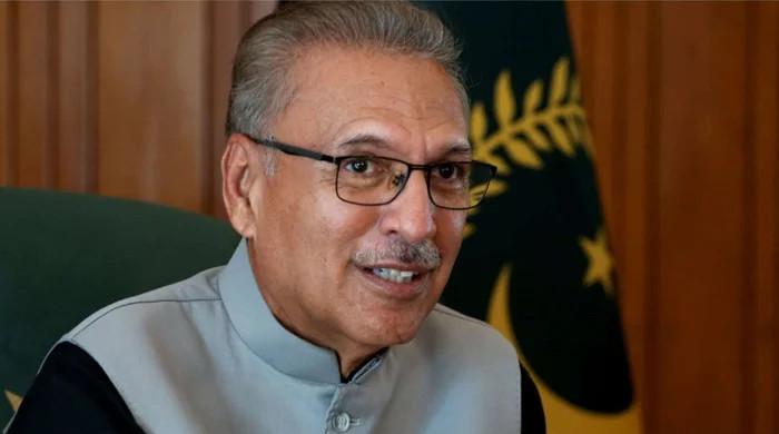 President Arif Alvi urges not to make Pakistan Army 'controversial'