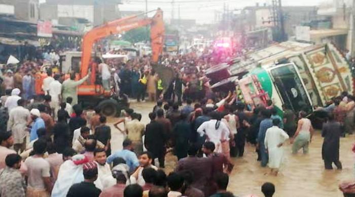 13 dead as truck falls over bus in Rahim Yar Khan