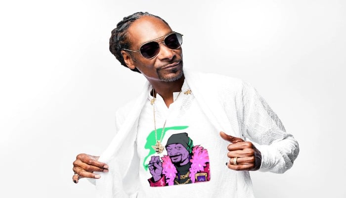 Snoop Dogg shares picture with Pete Davidsons new girlfriend