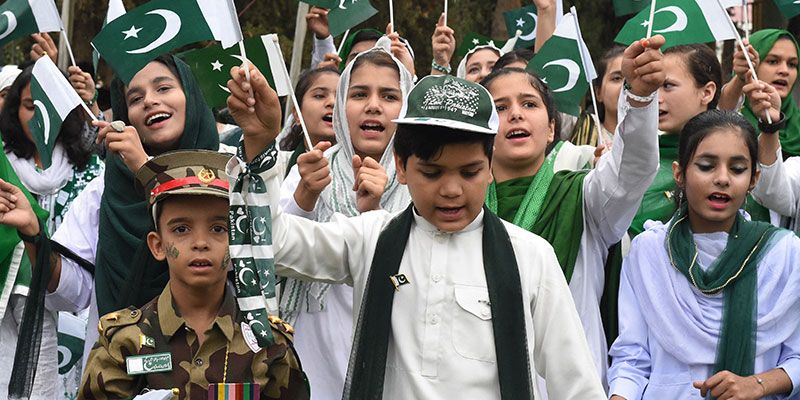 Children sing national songs during a celebration. — Online