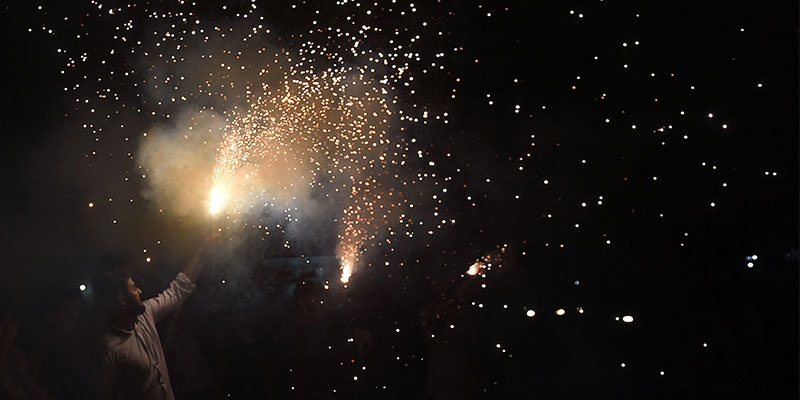Youth holds lit fireworks during celebrations for Pakistan´s 75th anniversary on Independence Day. — AFP
