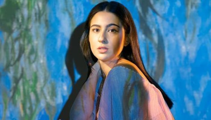 Sara Ali Khan wins hearts with adorable fan moment: See