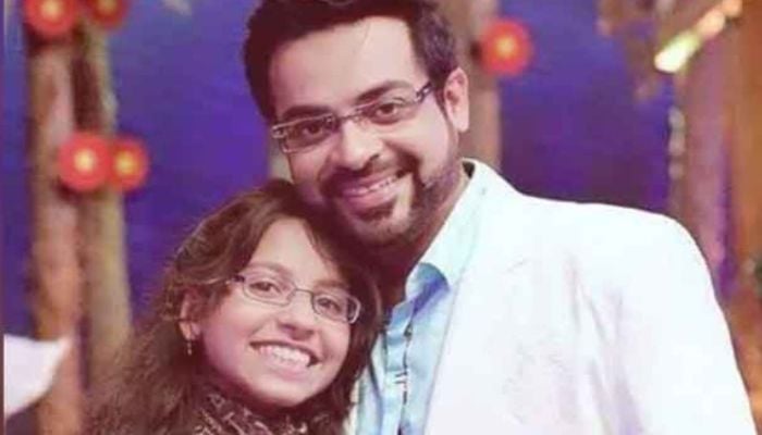 Late televangelist and PTI MNA Aamir Liaquat Hussain with his daughter Dua Aamir — Twitter