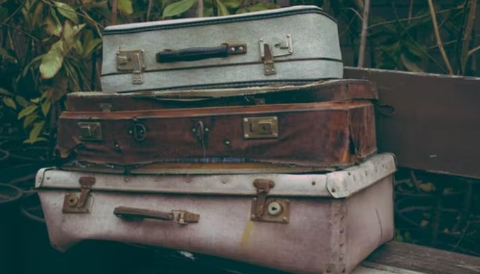 Vintage suitcases in Gardenia.— Unsplash