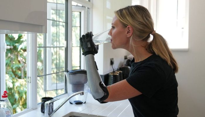Jessica Smith, a former Australian Paralympic Swimmer, tests her new bionic hand that improves the speed of movement and sensitivity of touch, according to the company, in London, Britain August 12, 2022.—  REUTERS