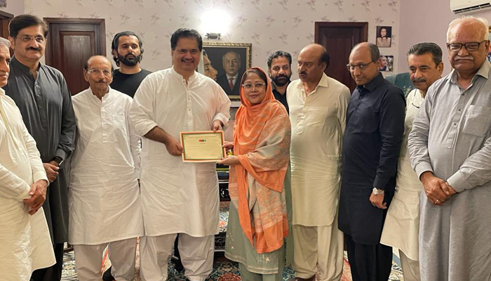 PPP leaderNabeel Gabol (centre left) stand with other party leaders during a meeting held at the Zardari House in Karachi, on August 16, 2022. — Twitter/PPP