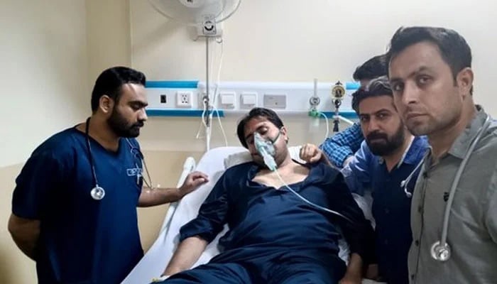 PTI leader Shahbaz Gill is seen lying on a hospital bed with an oxygen mask on at the Pakistan Institute Of Medical Sciences (PIMS), on August 17, 2022. — Twitter