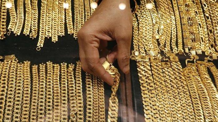 Gold loses traction, price declines by Rs2,800 per tola in Pakistan