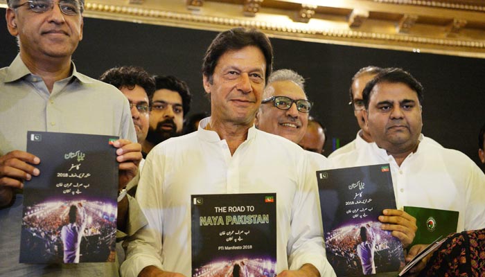PTI senior leader Asad Umar (L), chairperson Imran Khan (C) and Fawad Chaudhry (R). — AFP/File