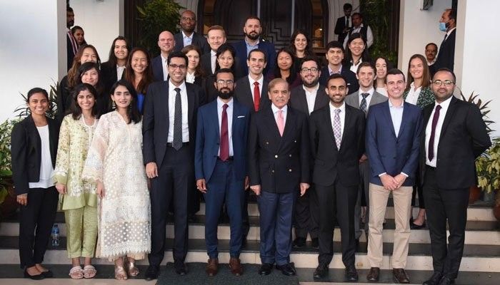 A delegation of Harvard University USA students calls on PM Shehbaz in Islamabad on August 19, 2022. PID