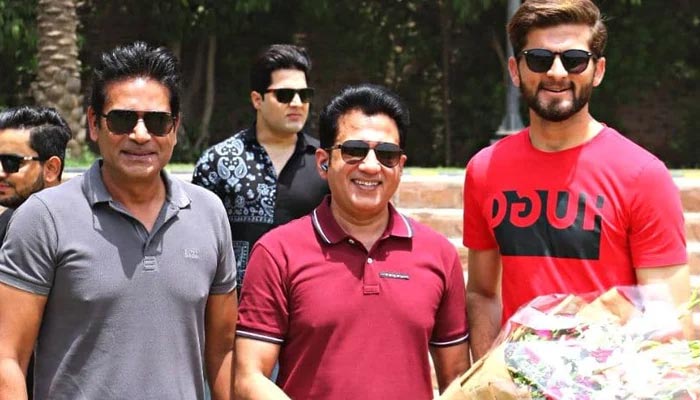 Lahore Qalandars head coach Aqib Javed (L), CEO Atif Rana and pacer Shaheen Shah Afridi. — Lahore Qalandars