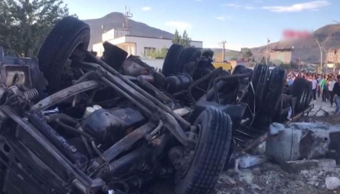 Setidaknya 32 orang tewas di Turki dalam kecelakaan terpisah di lokasi kecelakaan Setidaknya 32 orang tewas di Turki dalam kecelakaan terpisah di lokasi kecelakaan