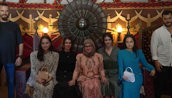 Queen of Malaysia visits set of ‘Kuruluş: Osman’