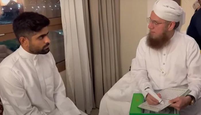 Pakistan’s all-format skipper Babar Azam during his meeting withrenowned religious scholar and prominent member of Dawat-e-Islami, Abdul Habib Attari. — YouTube Screengrab