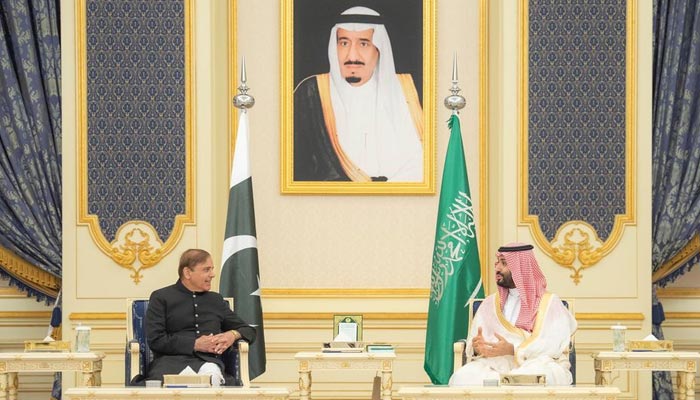 Saudi Crown Prince Mohammed bin Salman meets Pakistans Prime Minister Shehbaz Sharif upon his arrival in Jeddah, Saudi Arabia, April 29, 2022. — Reuters/File