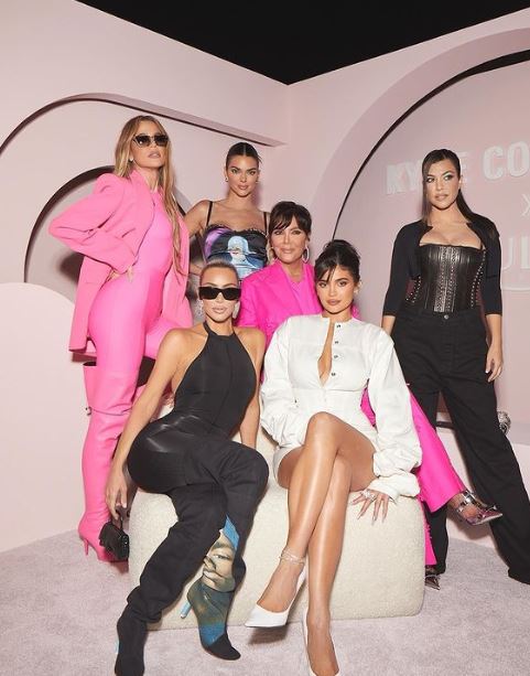 Kylie Jenner convinces fans she broke up with Travis Scott: Heres Why