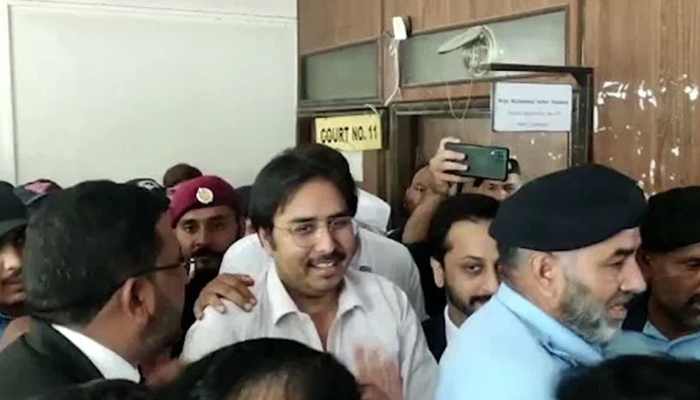 PTI leader Shahbaz Gill gestures in the premises of a Islamabad court in August. — Geo News screengrab