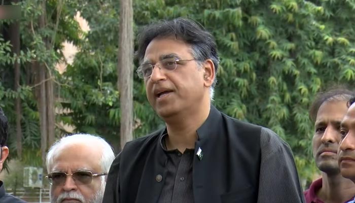 PTI Secretary General Asad Umar speaking to media in Karachi. — Video screenshot/Geo.tv