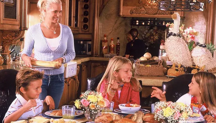 Gigi, Bella Hadid mother gets emotional