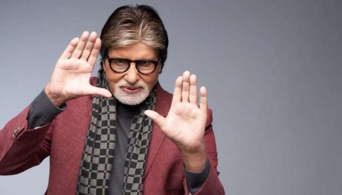 Amitabh Bachchan cleans bathroom in isolation