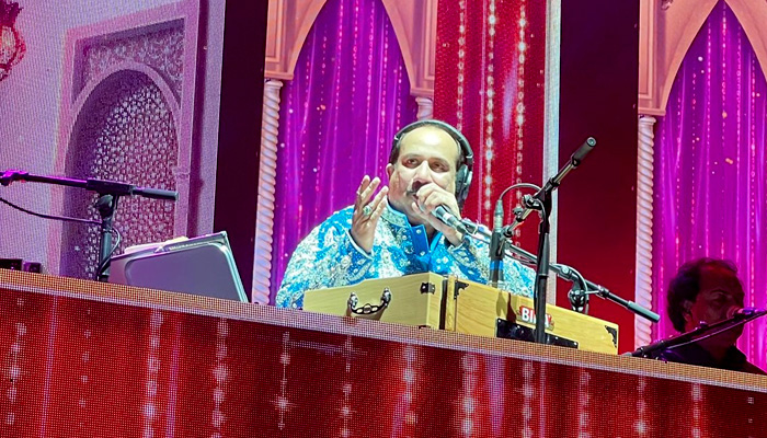 Ustad Rahat Fateh Ali Khan singing at O2 Arena in London, United Kingdom, on August 29, 2022. — Photo by author