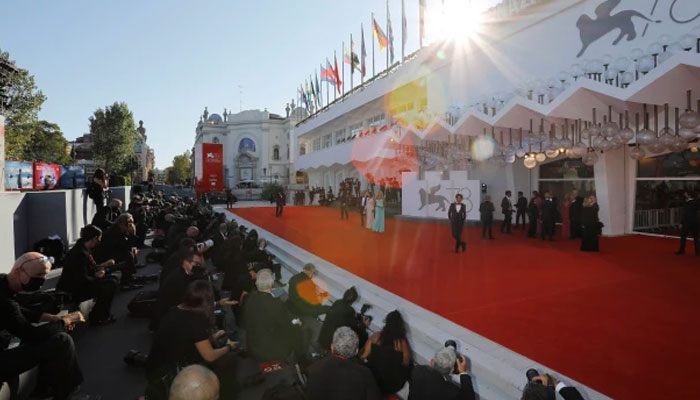 Venice film fest kicks off with ‘White Noise’