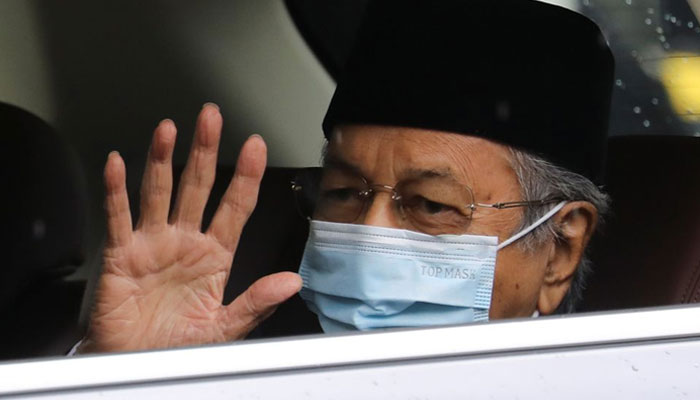 Malaysias former Prime Minister Mahathir Mohamad leaves National Palace after meeting with the King, in Kuala Lumpur, Malaysia June 10, 2021. โ Reuters