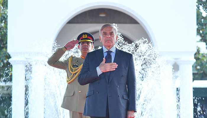 Prime Minister Shehbaz Sharif receives guard of honor on his arrival in the Prime Minister House during a ceremony in Islamabad. — PID