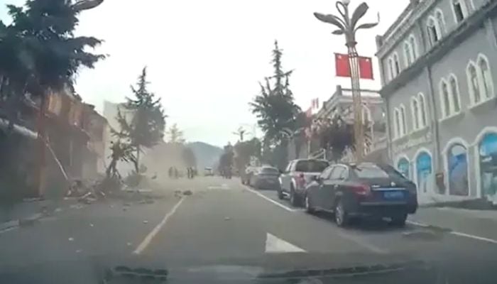 Video mengerikan menunjukkan momen ketika gempa mengguncang Sichuan China