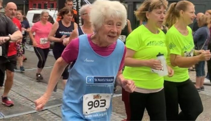 Wanita 84 tahun ‘merasa hebat’ setelah lari maraton