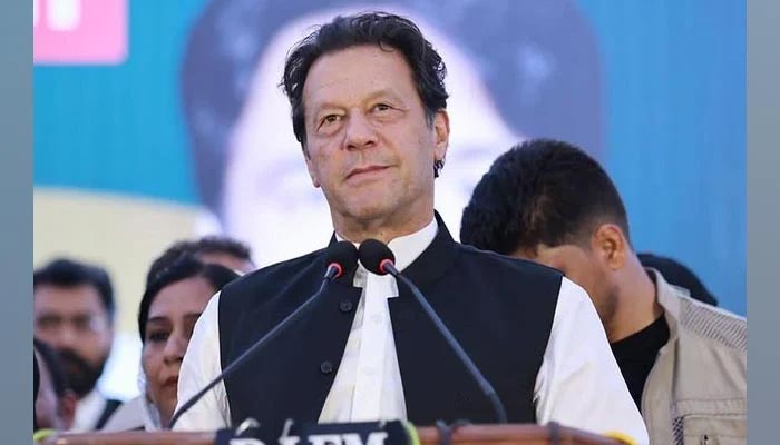 Former prime minister and PTI chief Imran Khan addressing lawyers at Circuit House on September 1, 2022. — Instagram/@imrankhan.pti