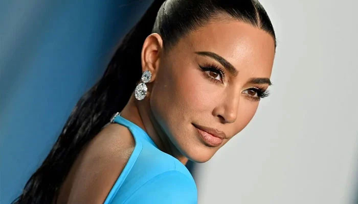 Kim Kardashian menanggapi kritik atas penggunaan jet pribadinya yang terus-menerus