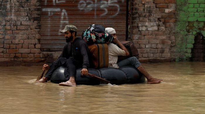 Govt to cut PSDP by Rs150b for relief as Pakistan continues battle againt deadly floods