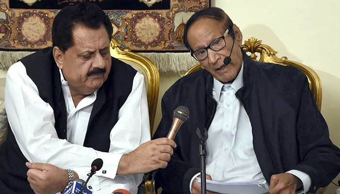 Former prime minister and President PML-Q Chaudhry Shujaat Hussain addressing a press conference at his residence in Islamabad on August 1, 2022. — Online