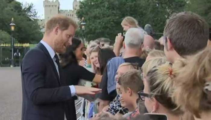 Pangeran Harry, Meghan Markle bersatu kembali dengan William dan Kate Middleton, berjalan di luar Windsor