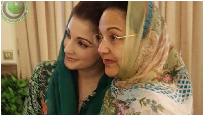 PML-N Vice President Maryam Nawaz poses with her late mother Kulsoom Nawaz in this undated photo. — Twitter/ File