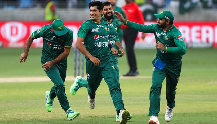 Pakistans Naseem Shah (C) celebrates with teammates after bowling out Sri Lankas Kusal Mendis (not pictured) during the Asia Cup Twenty20 international cricket final match between Pakistan and Sri Lanka at the Dubai International Cricket Stadium in Dubai on September 11, 2022. — AFP